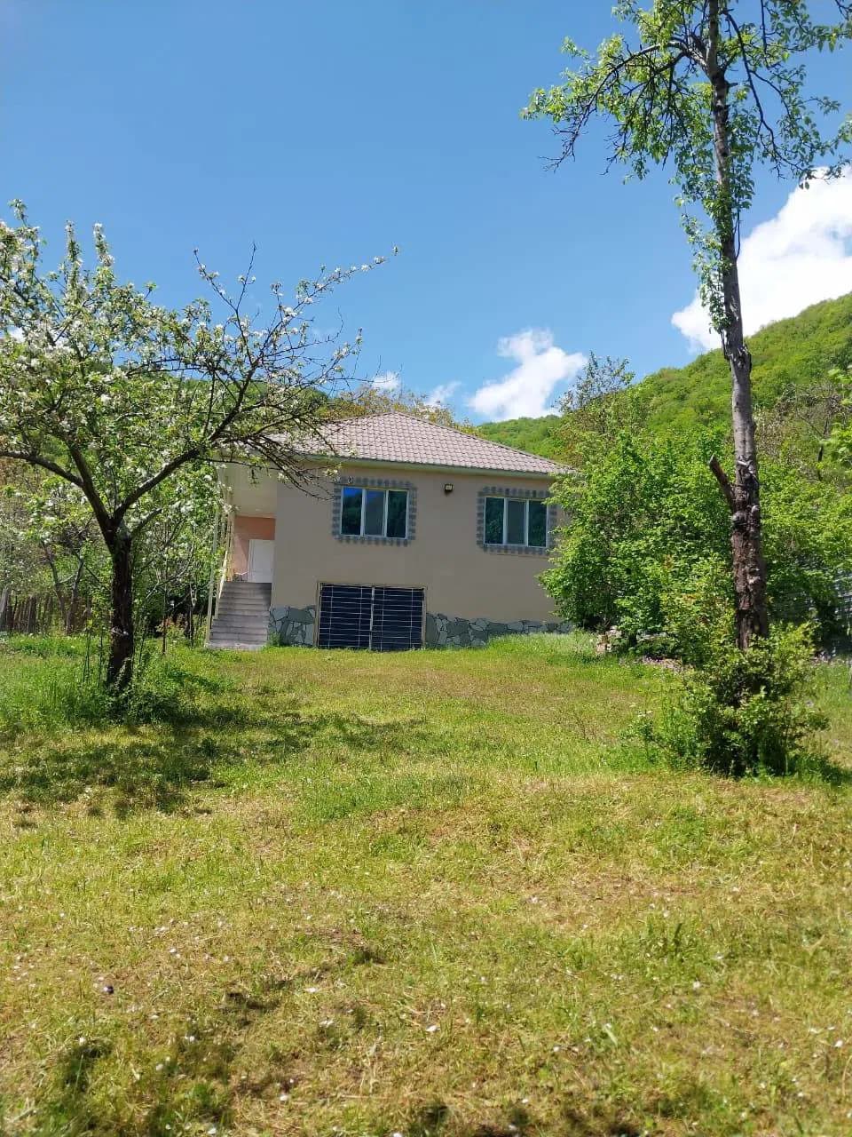 5 otaqlı bağ evi 200 m² satılır