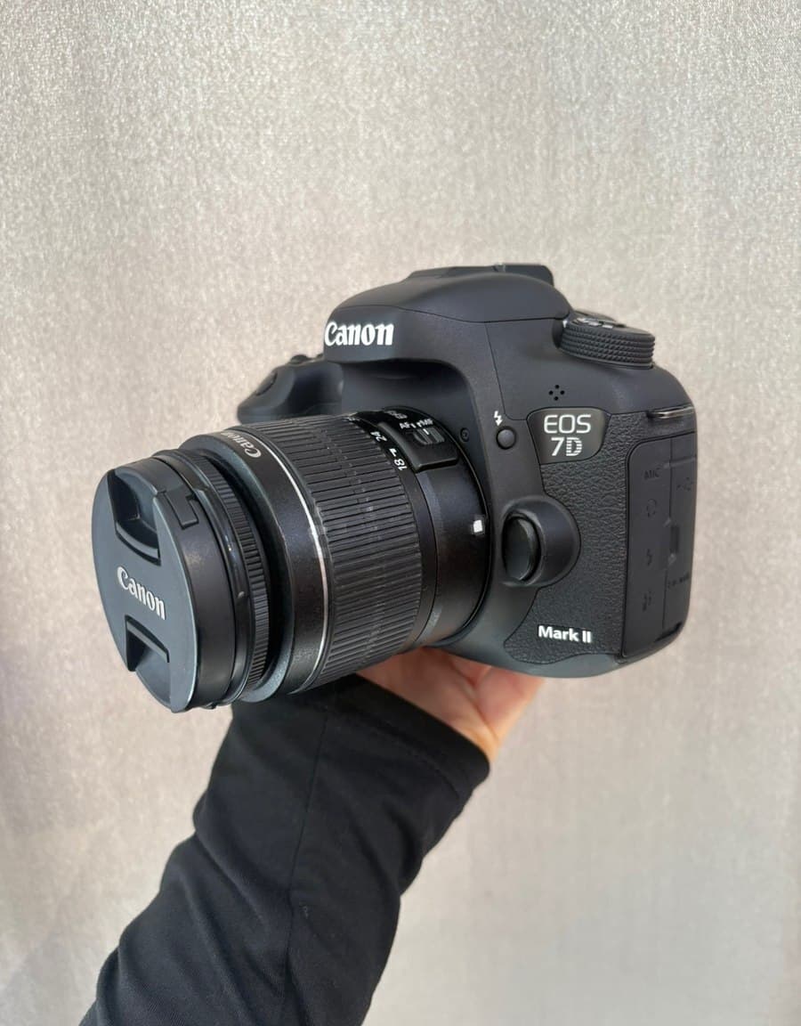 Fotoaparat Canon 7D Mark II + 18-55mm obyektiv