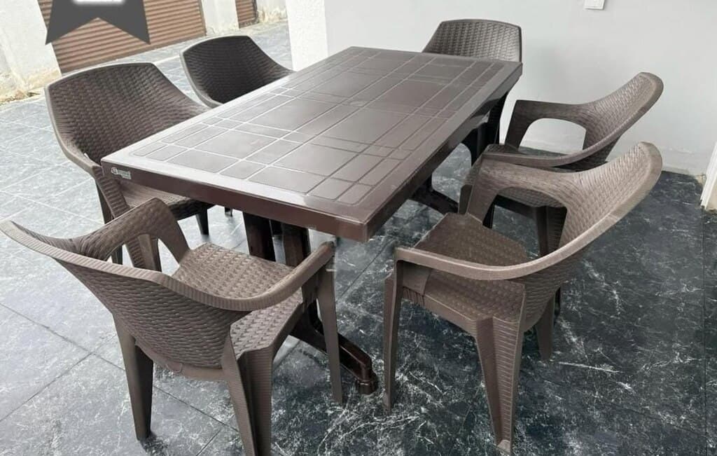 Plastik masa və oturacaqlar dəsti