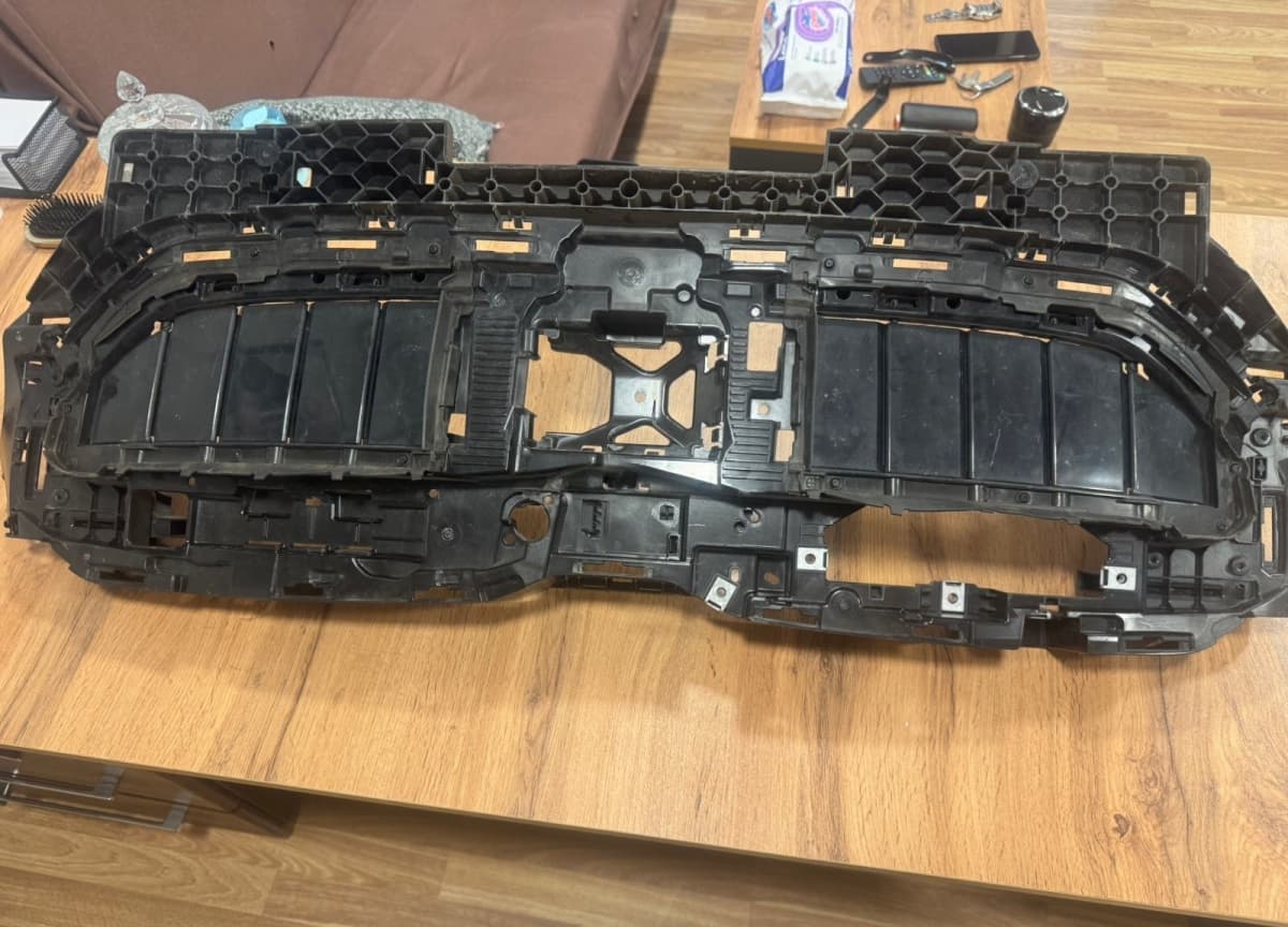 Üst jalüz BMW G60 i5 2025