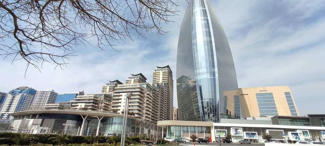 2 otaqlı mənzil 100 m² kirayə verilir