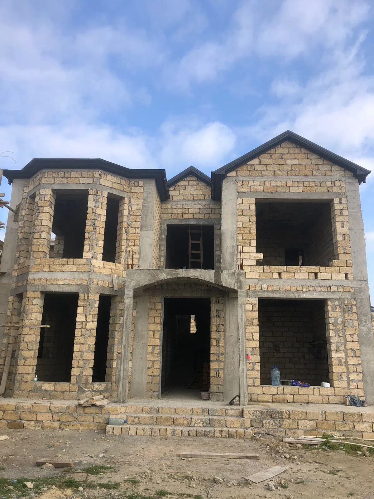 5 otaqlı həyət evi 260 m² satılır