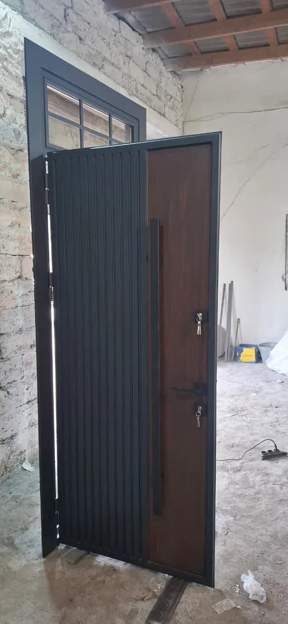 Modern dizaynlı giriş qapısı