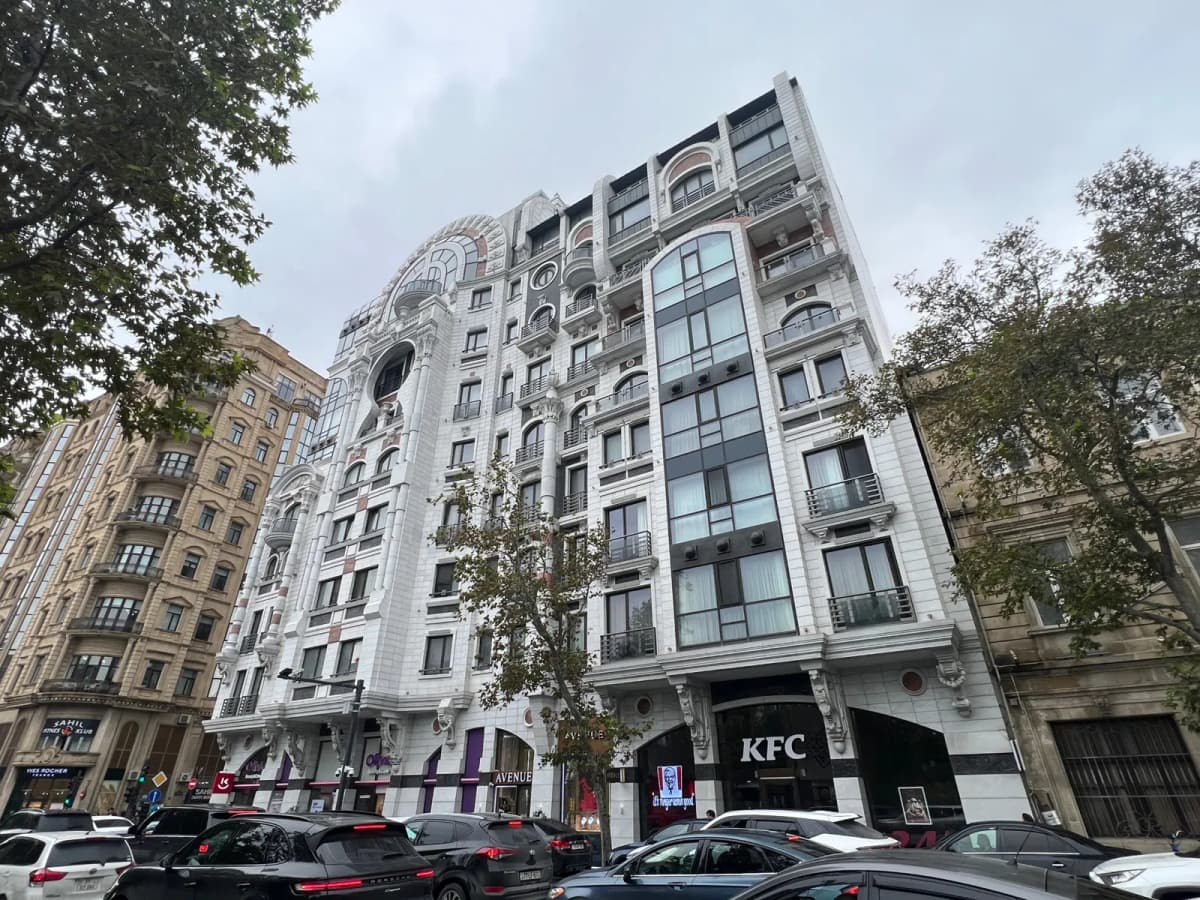 3 otaqlı mənzil 140 m² kirayə verilir Bakı, Səbail r.