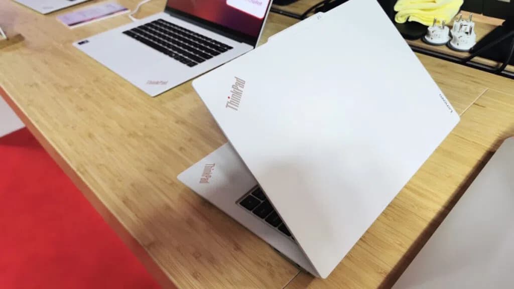 Lenovo markalı notbuk, Ağ rəng