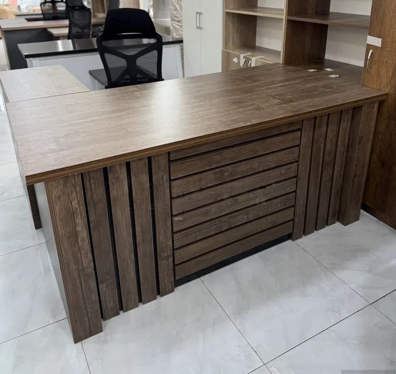 Ofis masası Qəhvəyi rəng