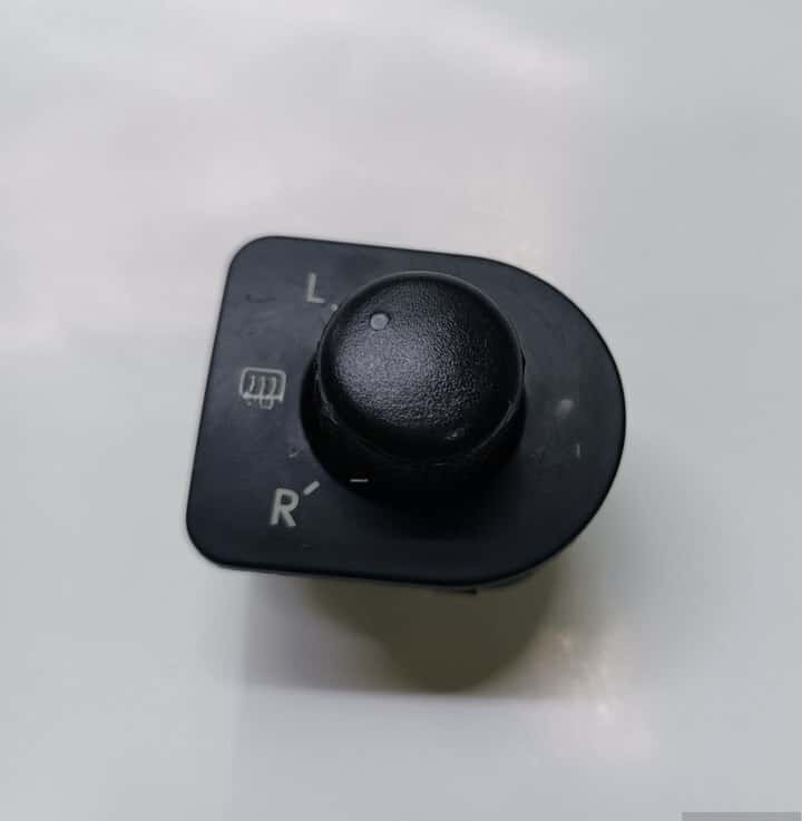 Mirror switch for Volkswagen Passat B5 and Golf 4 - Tenderyard