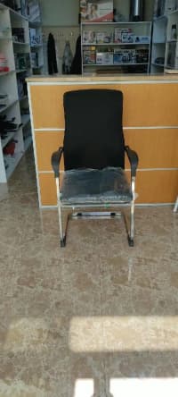 Qara rəng, Ofis üçün kreslo — şəkil 1