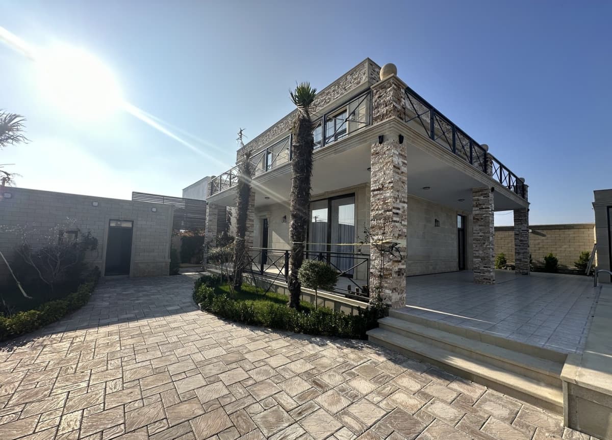 5 otaqlı həyət evi 300 m² satılır