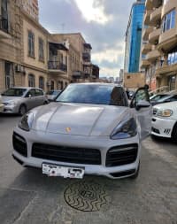 Uşaq üçün kirayə avtomobil Porsche Cayenne 2022 — şəkil 1