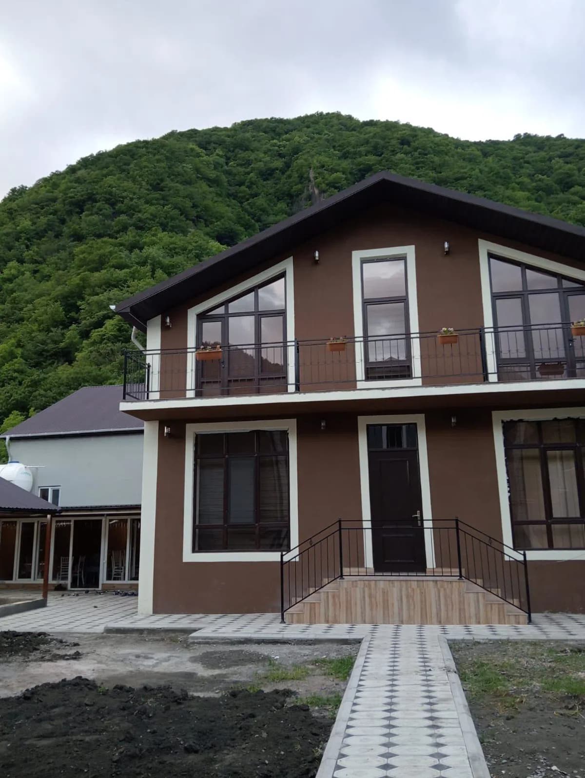 5 otaqlı bağ evi 200 m² günlük kirayə verilir