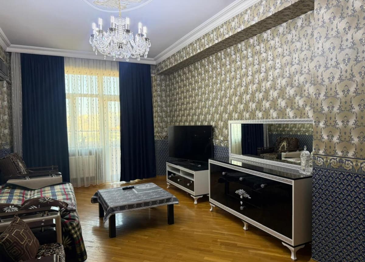 3 otaqlı mənzil 128 m² satılır