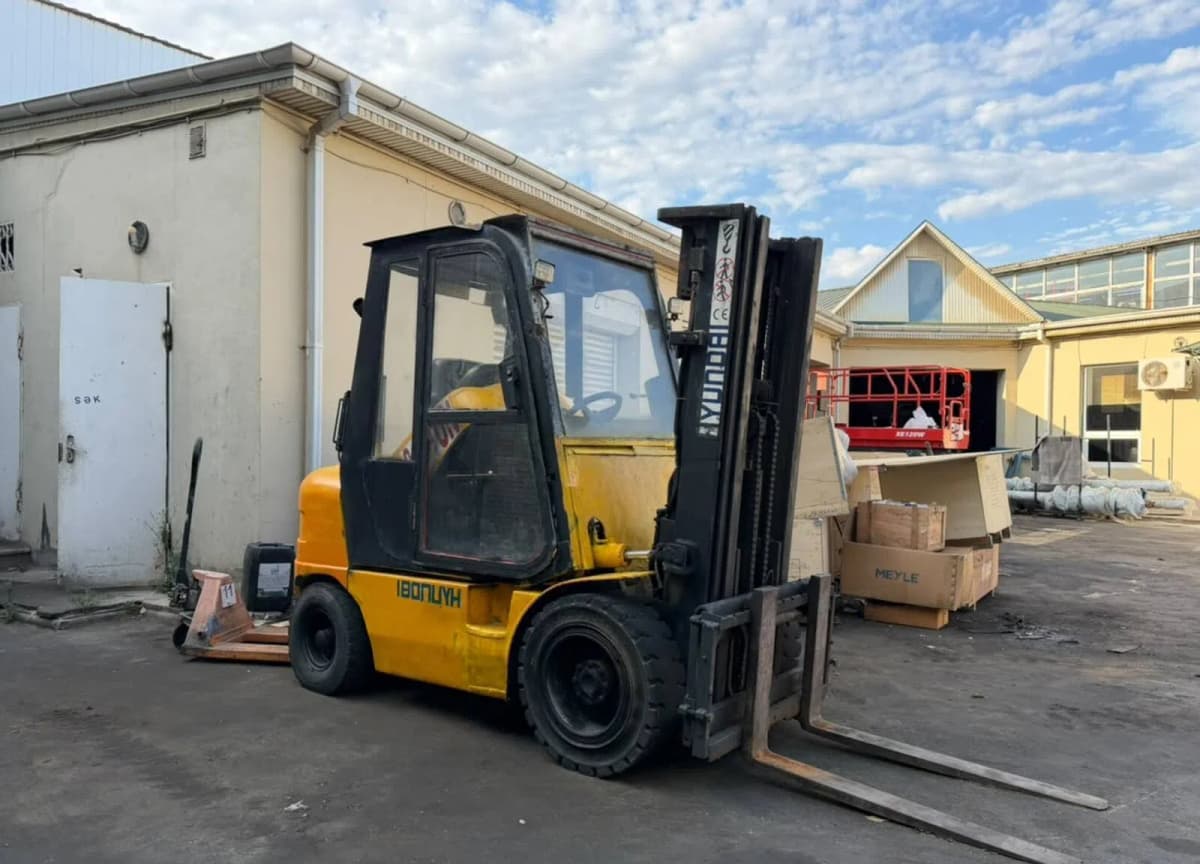 Forklift Hyundai CPCD 30 dizel 3 tonluq 2008