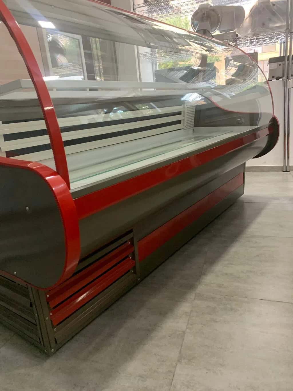 Refrigerated display case for sausages 200x120x95 cm - Tenderyard
