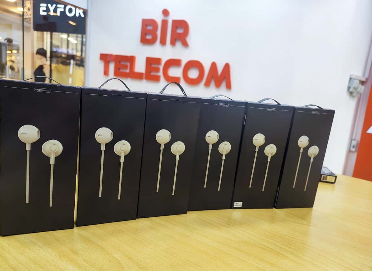 Xiaomi earphones - Tenderyard