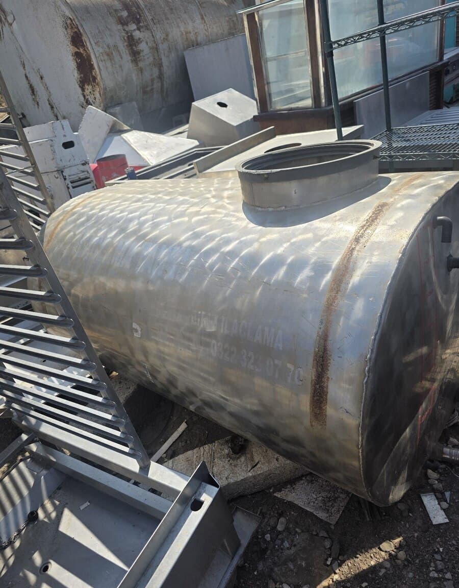 Paslanmaz polad dərmanlama tankı 1 ton