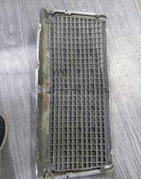 Radiator barmaqlığı Mercedes W124 — şəkil 2
