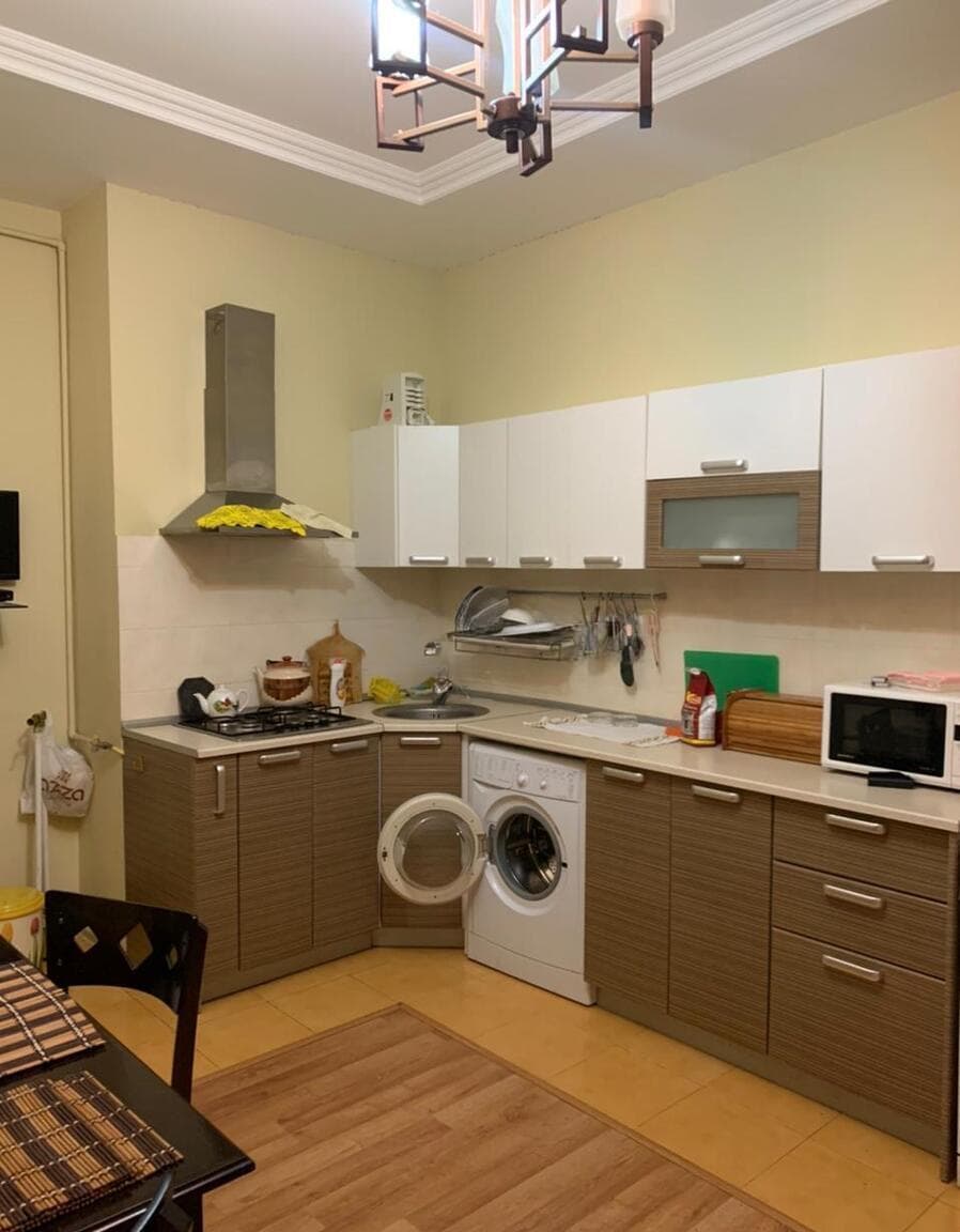 3 otaqlı mənzil 130 m² kirayə verilir