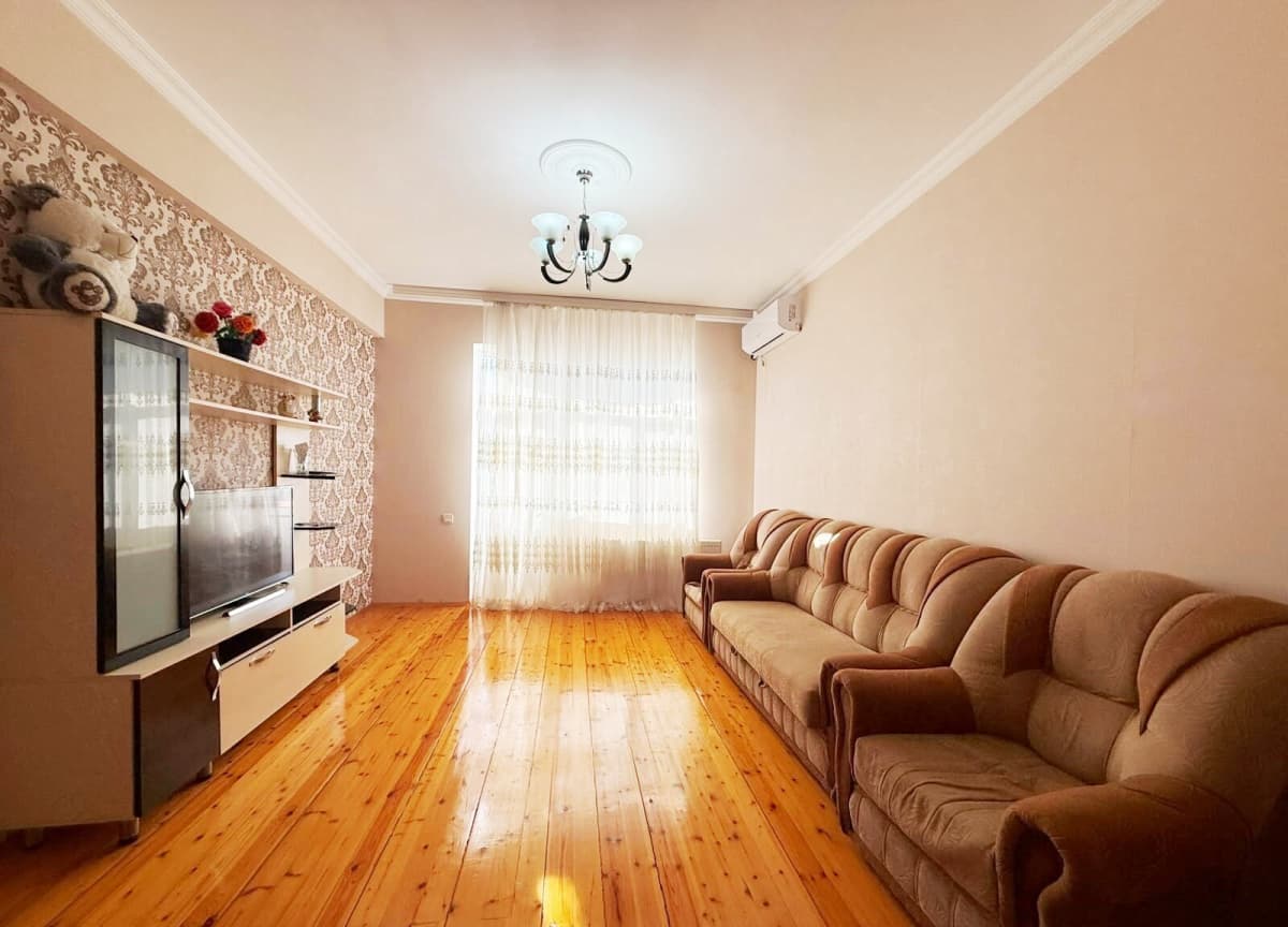 2 otaqlı mənzil 90 m² kirayə verilir