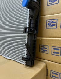 Su radiatoru BMW G30 G31 G11 G12 G32 17118743663 — şəkil 4