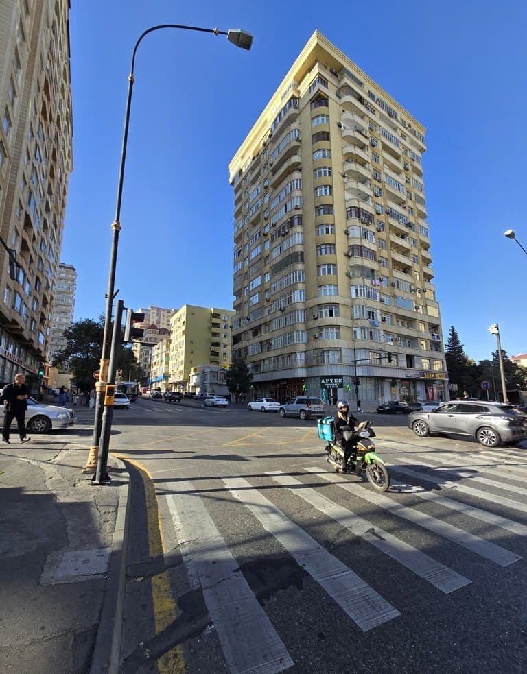 650 m² Əla təmirli obyekt satılır