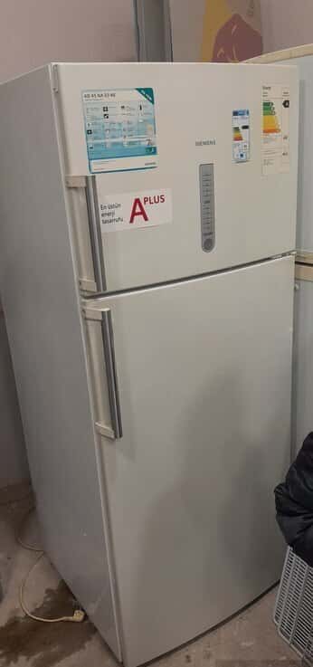 Indesit refrigerator - Tenderyard