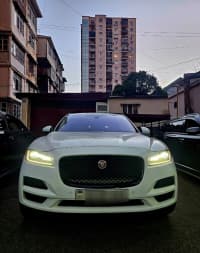 Toy maşını Jaguar F-Pace kirayəsi — şəkil 2