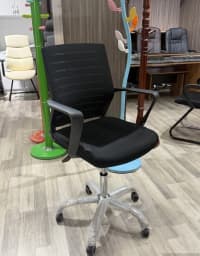 Qara rəng, Ofis üçün kreslo — şəkil 1