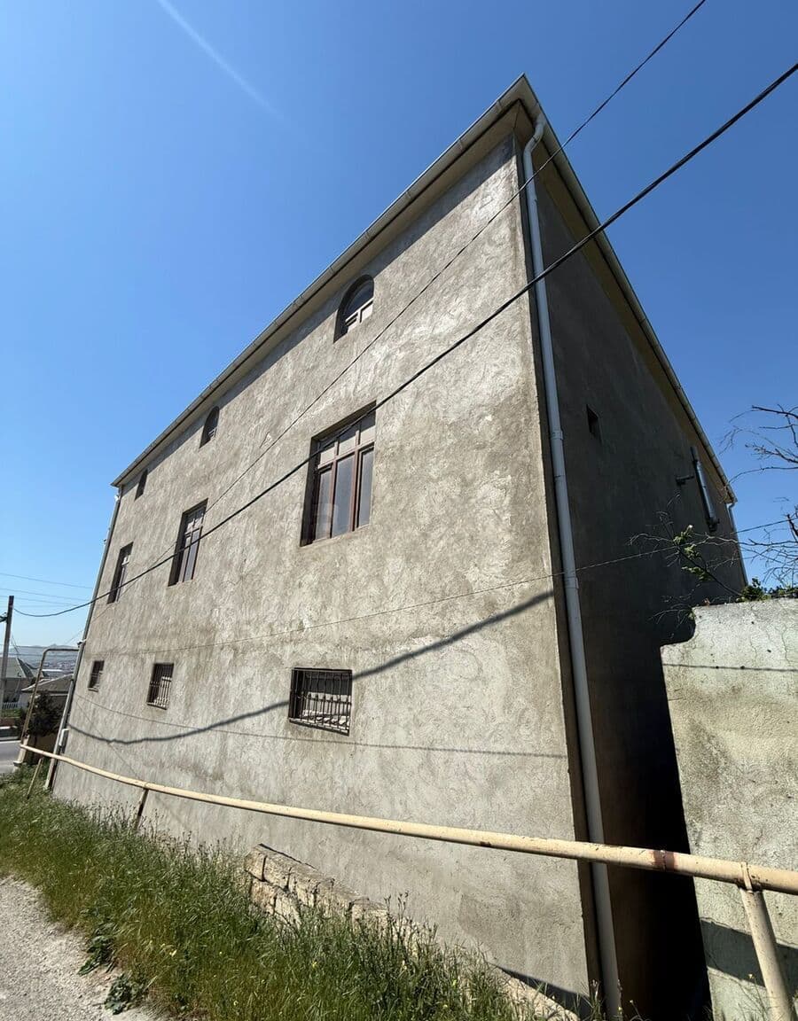 7 otaqlı həyət evi 390 m² satılır