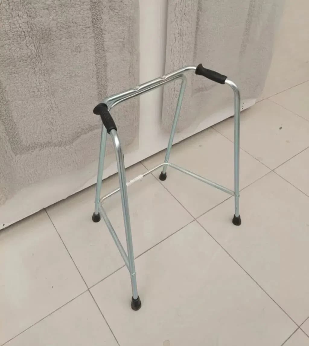 Xəstə üçün yerimək üçün xadunok (yürütgəc)