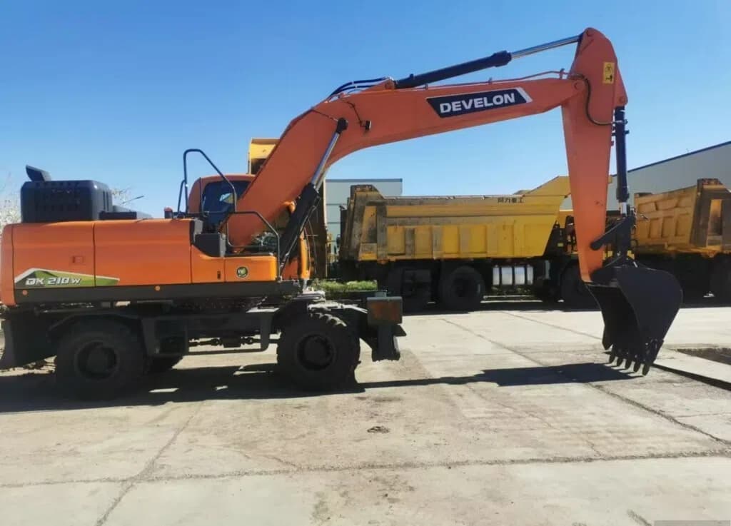 Təkərli ekskavator Develon DX210W, 2024