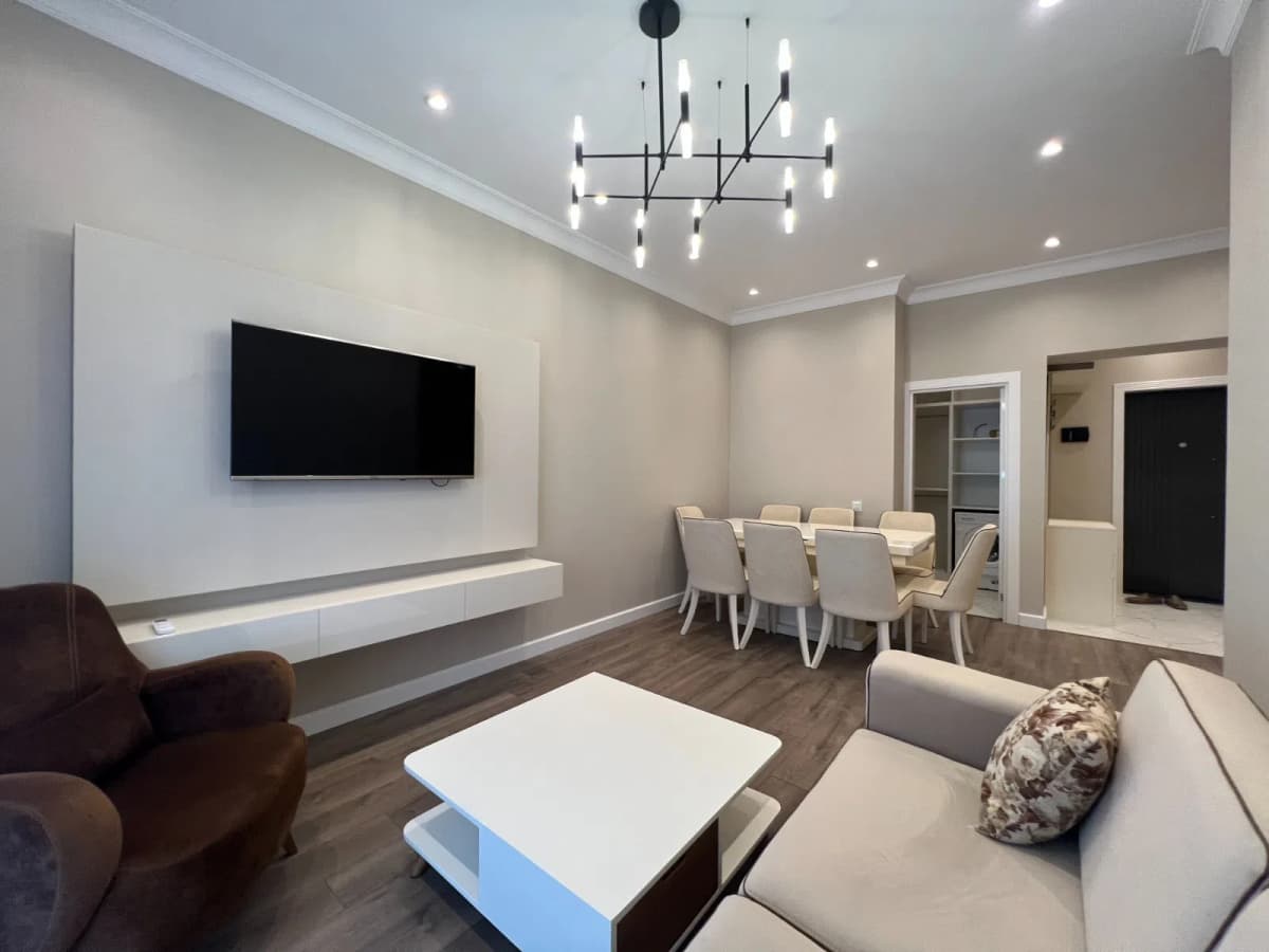 2 otaqlı mənzil 65 m² kirayə verilir