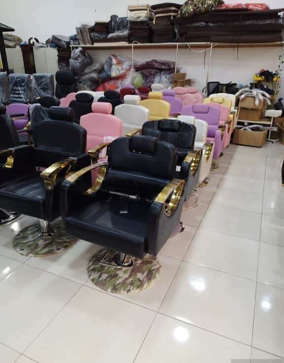 Salon and barber chair - Tenderyard
