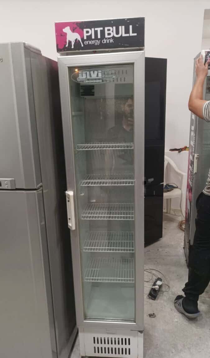 Refrigerated display case - Tenderyard