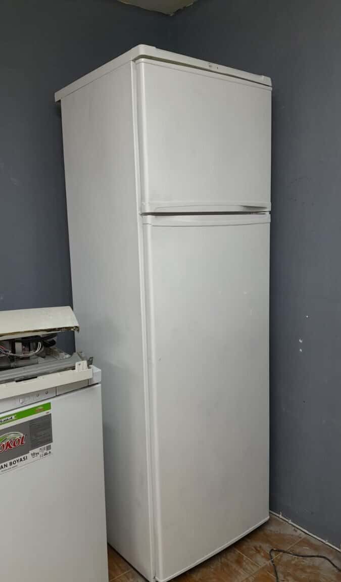 Indesit refrigerator - Tenderyard