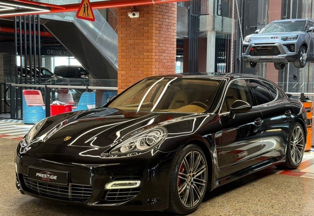 Porsche Panamera Turbo, 2010 il, 150000 km, 4800 L