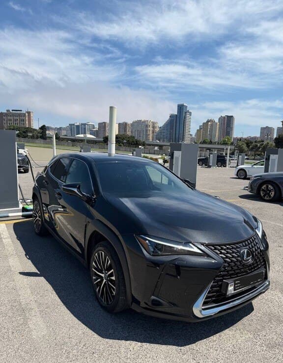 Lexus UX 200, 2023 il, 90000 km, 2 L