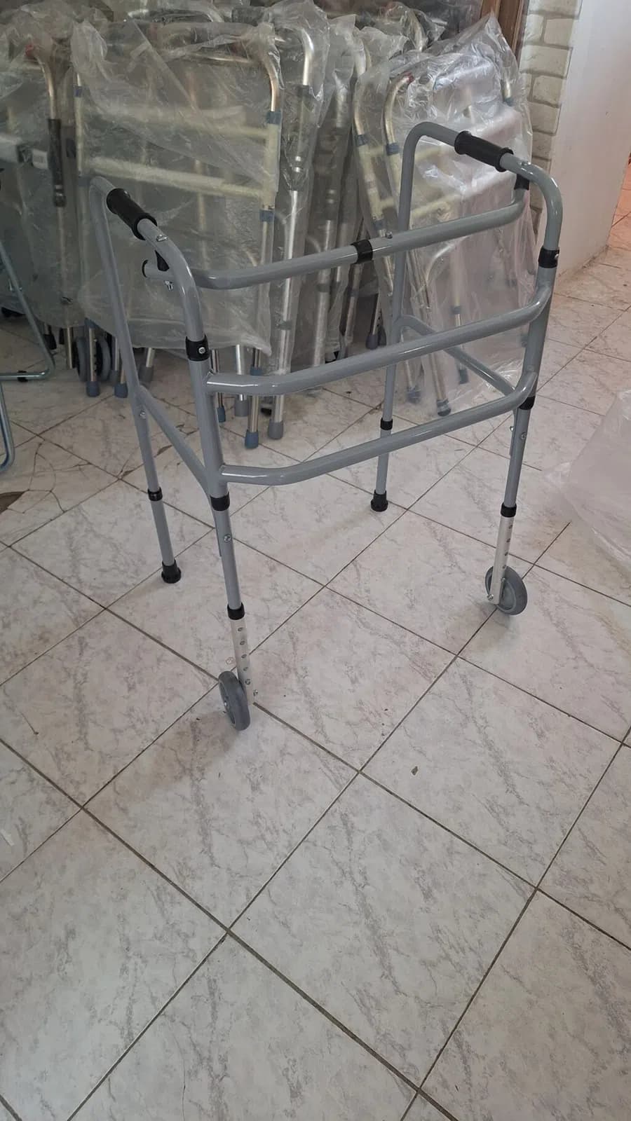 2 təkərli yüngül gəzinti dayağı (walker)