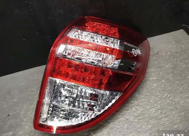 Stop işığı Toyota RAV4 - Tenderyard