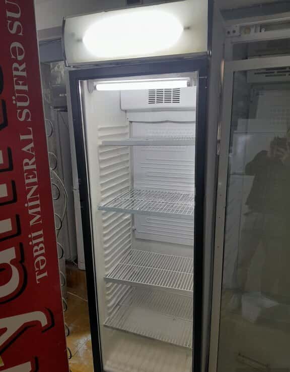 Refrigerated display case - Tenderyard