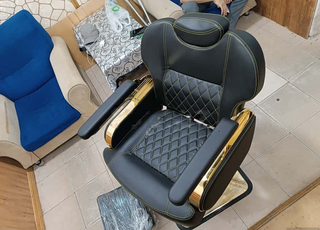 Salon and barber chair - Tenderyard
