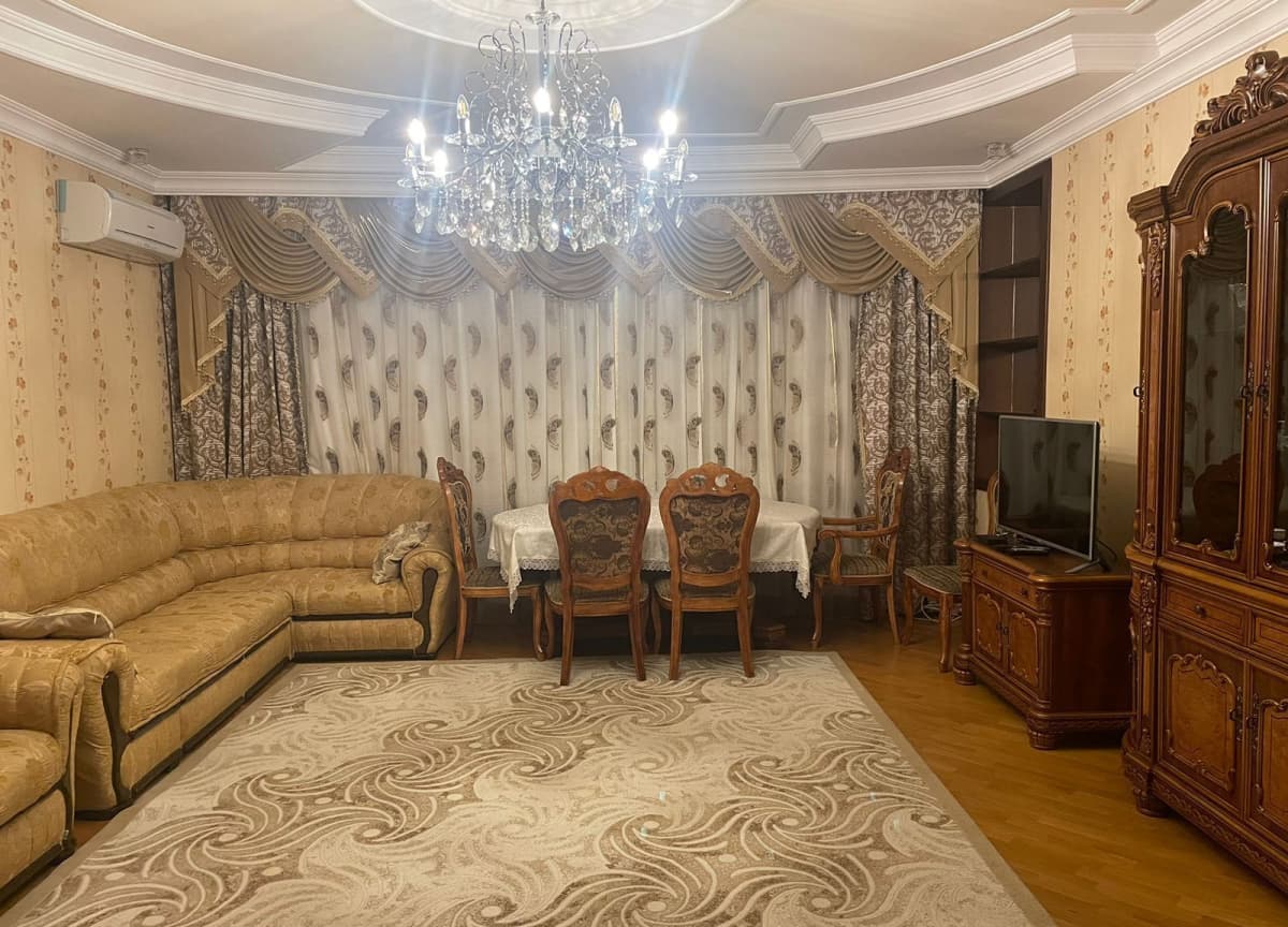 3 otaqlı mənzil 150 m² kirayə verilir