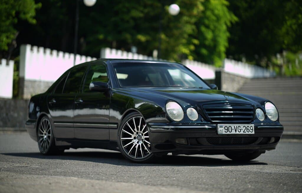 Mercedes E 320, 1999 il, 264000 km, 3200 L