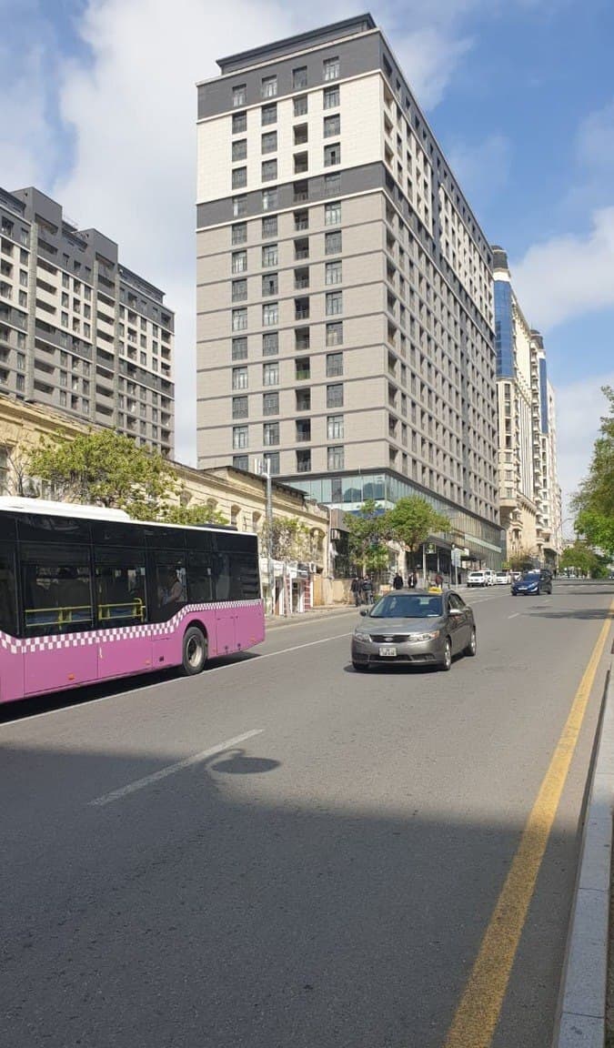2 otaqlı mənzil 111 m² satılır