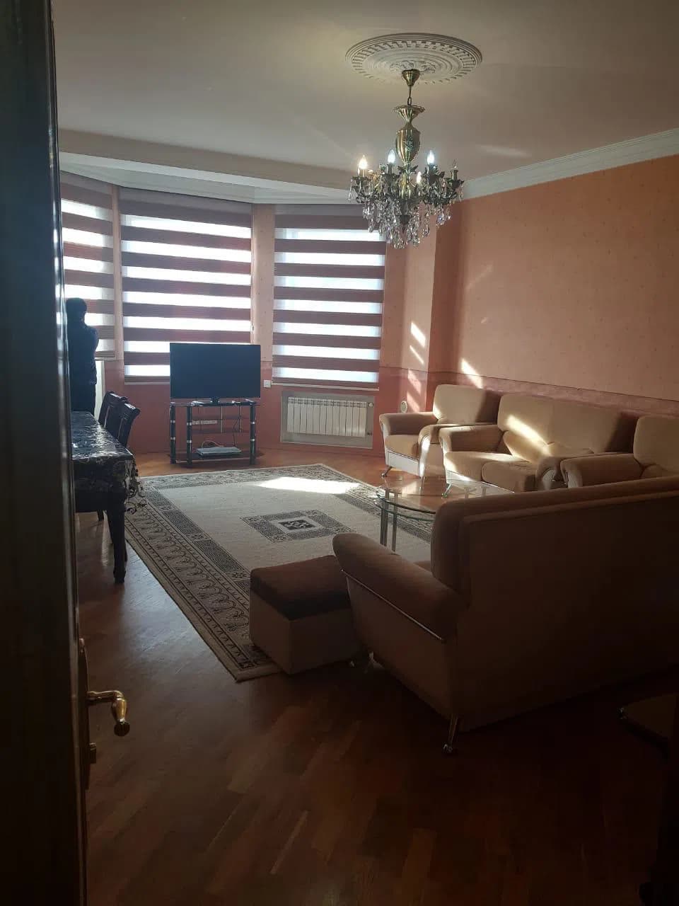 2 otaqlı mənzil 100 m² kirayə verilir