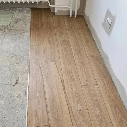 Təbii ağac naxışlı laminat döşəmə