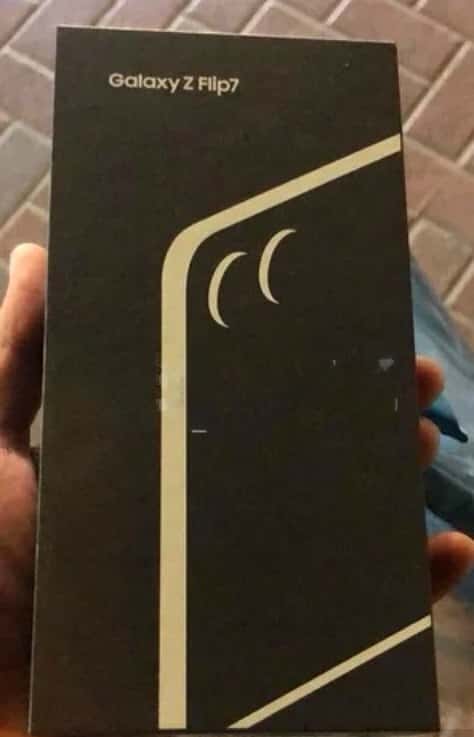Samsung Z Flip 7, 12 GB - Tenderyard