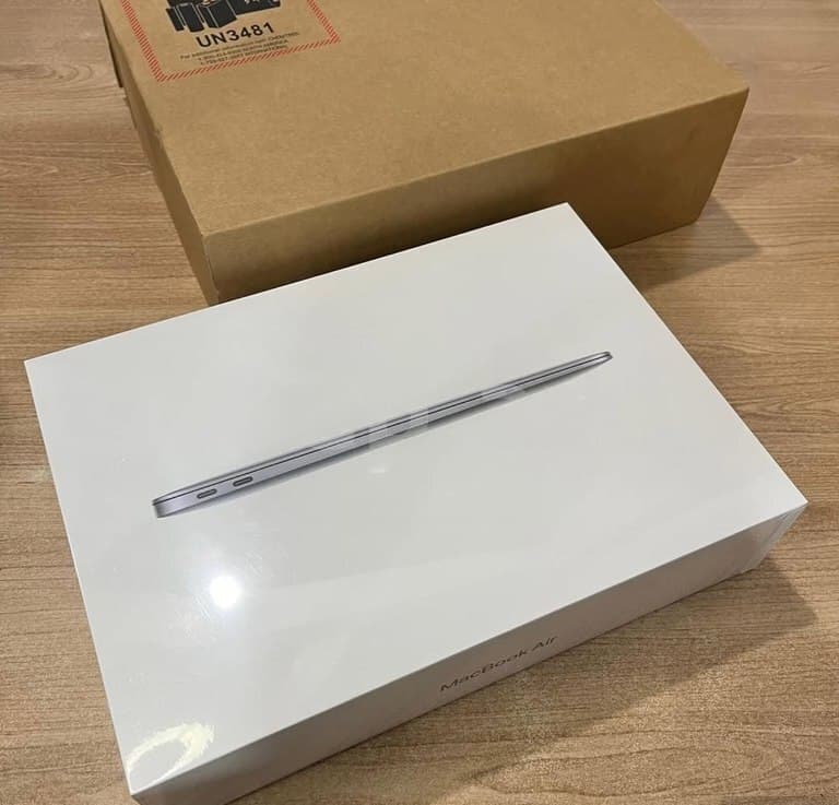 Apple markalı notbuk, Boz rəng