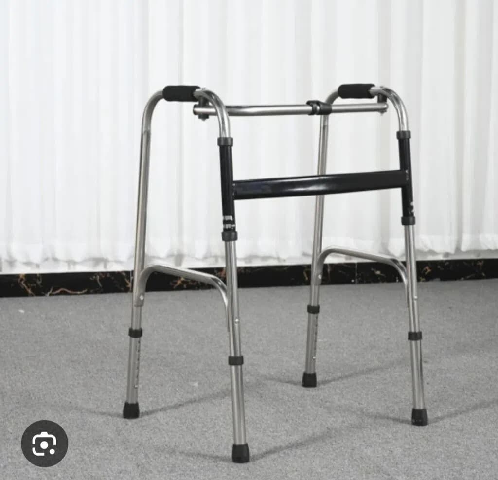 Hündürlüyü tənzimlənən yürümə çərçivəsi (Walker)