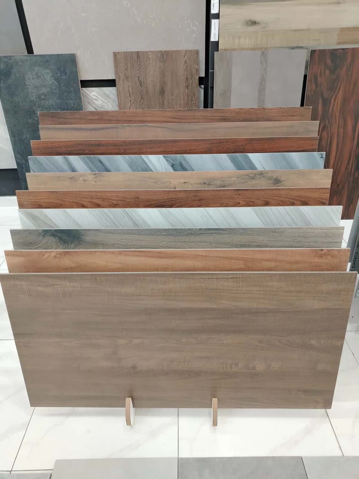 Wood-patterned porcelain stoneware tile - Tenderyard